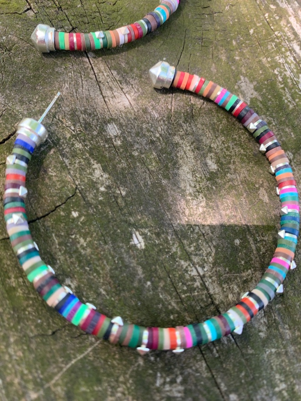 Kendra Scott Reece Multicolor Disc Hoop Earrings - Picture 2 of 5